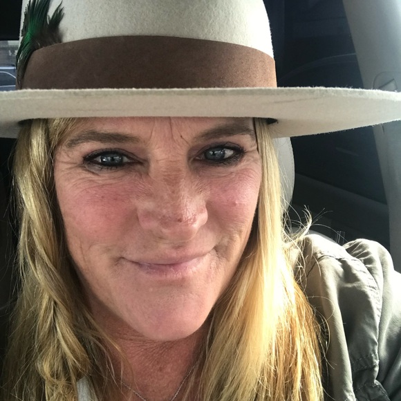 Meet your Posher, Christine - Picture 9 of 13